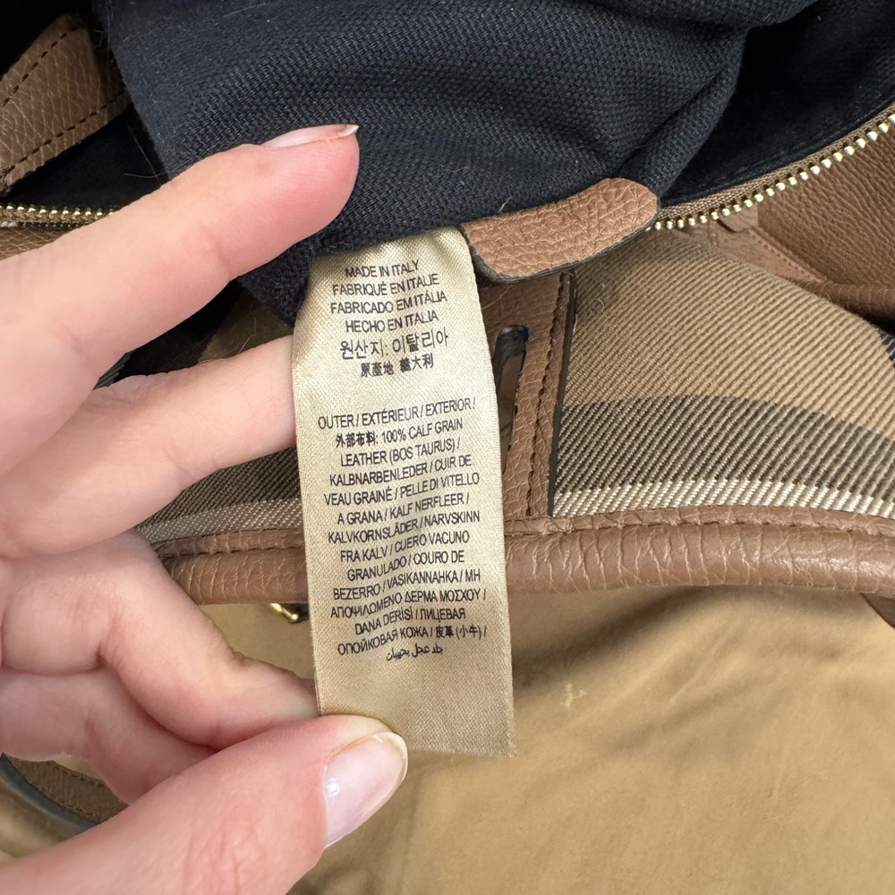 Burberry DERBY LEATHER MEDIUM HONEYBROOK TOTE - Picture 13 of 16